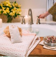 Banho para Banimento de Energias Negativas: Liberte-se do Peso Invisvel